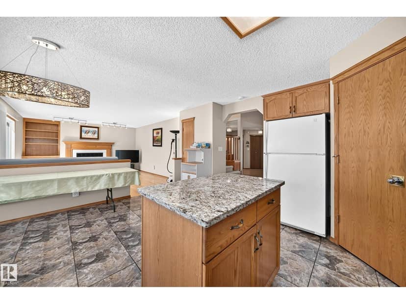 271 Ormsby Rd E NW — photo 9 of 40