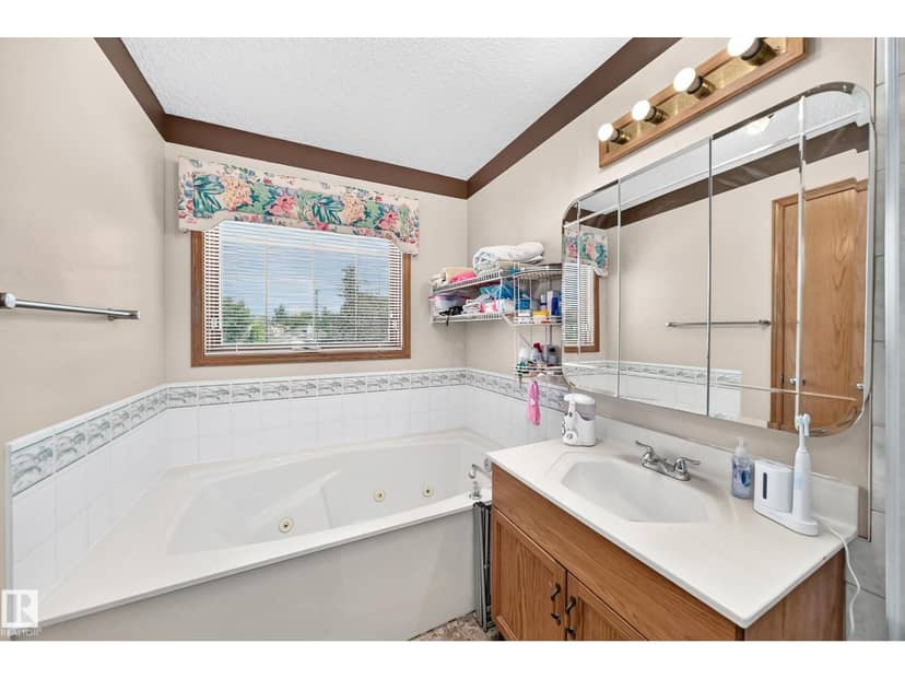 271 Ormsby Rd E NW — photo 33 of 40
