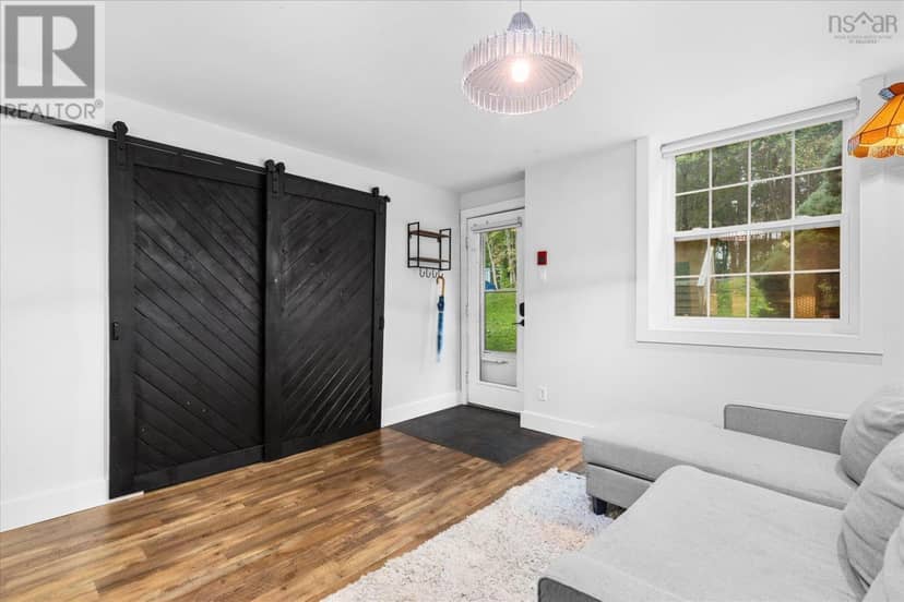 104 215 King Street — photo 14 of 40