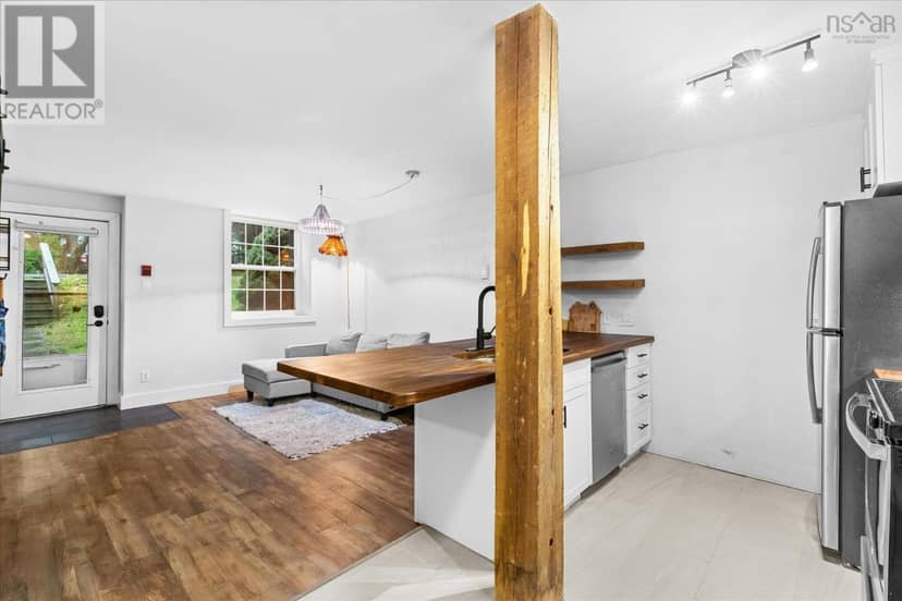 104 215 King Street — photo 9 of 40