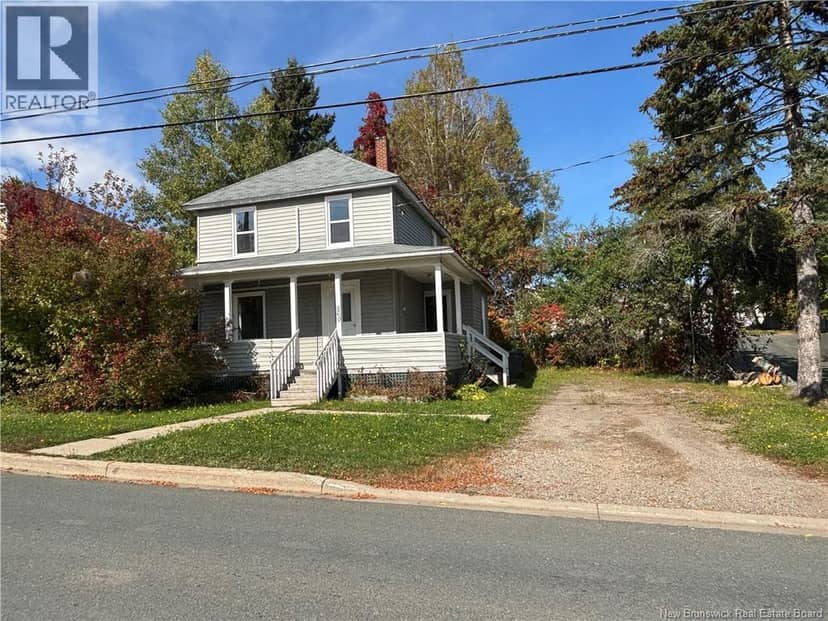 560 Queen Street, Bathurst, photo 2