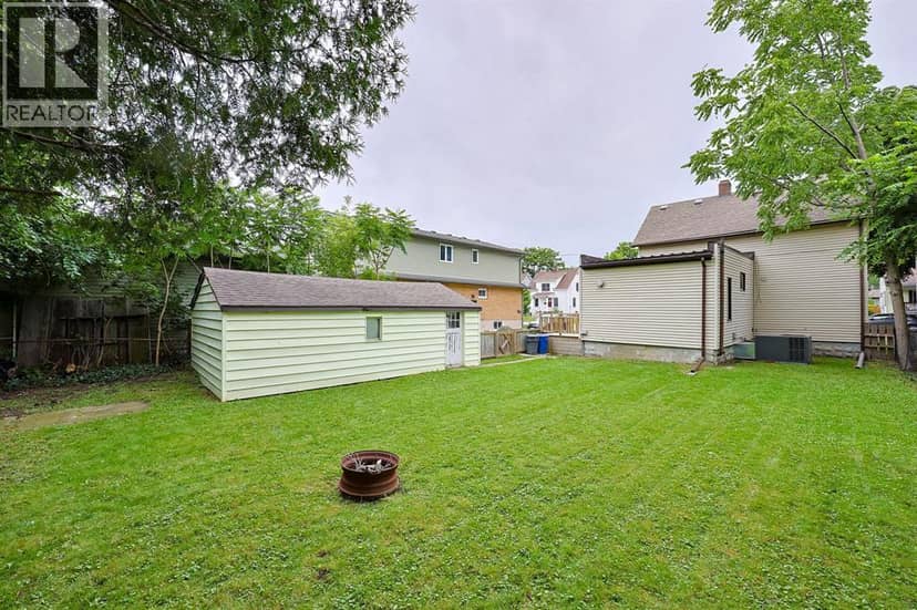 221 Bright STREET — photo 4 of 23