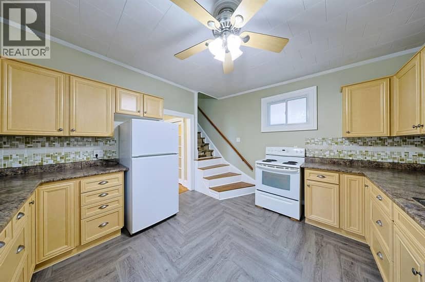 221 Bright STREET — photo 14 of 23