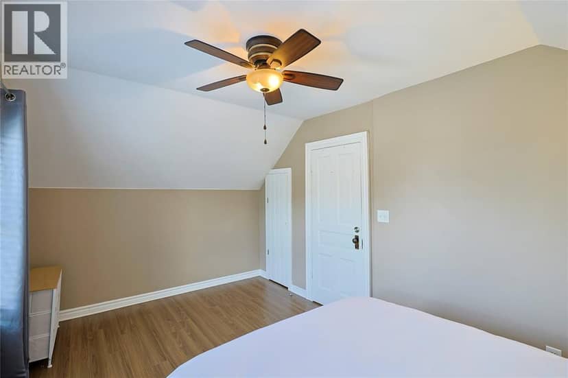 221 Bright STREET — photo 19 of 23