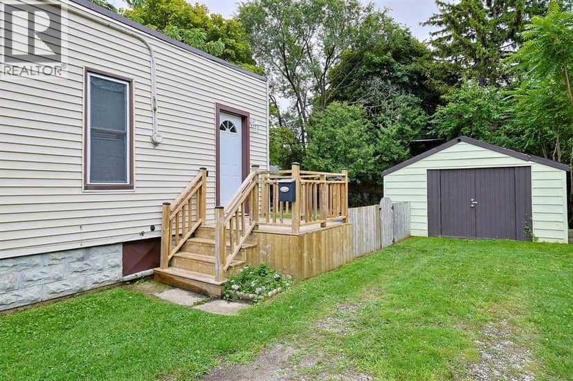 221 Bright STREET — photo 2 of 23