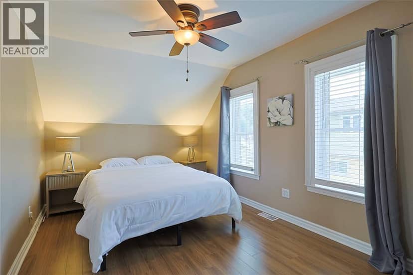 221 Bright STREET — photo 18 of 23