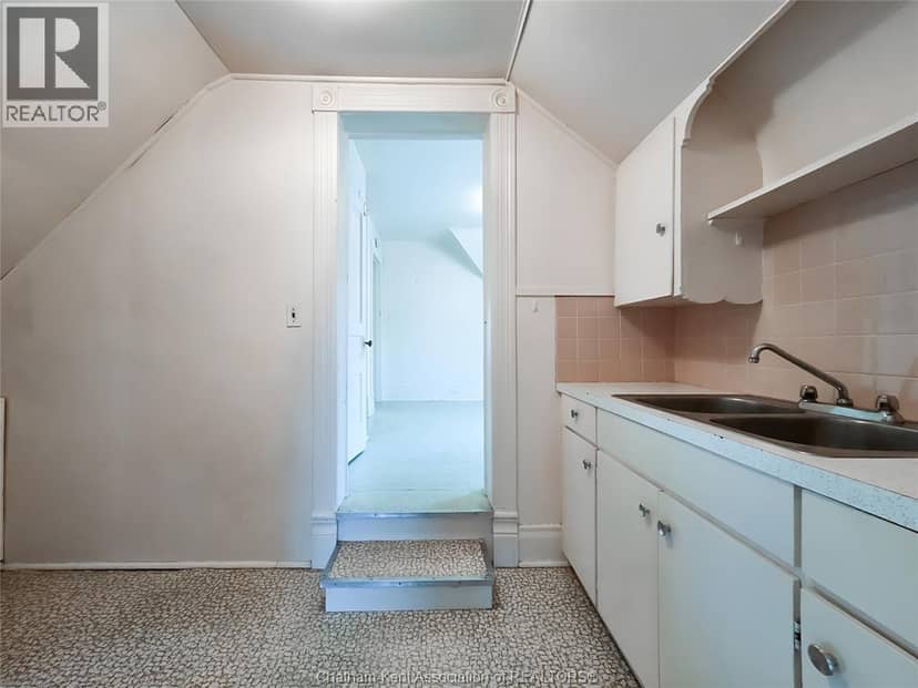 34 Park AVENUE West — photo 33 of 40