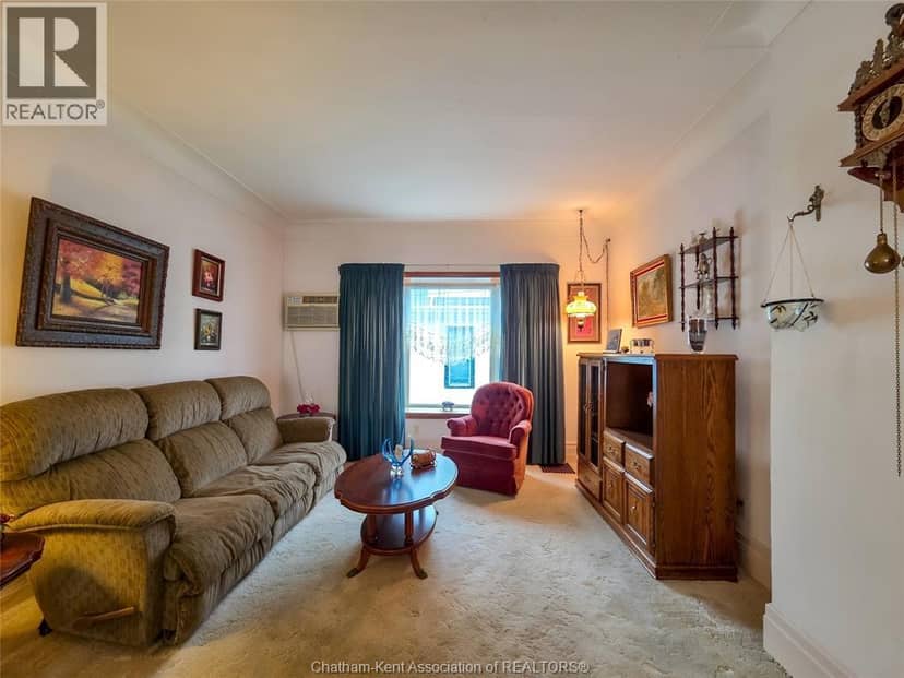 34 Park AVENUE West — photo 7 of 40