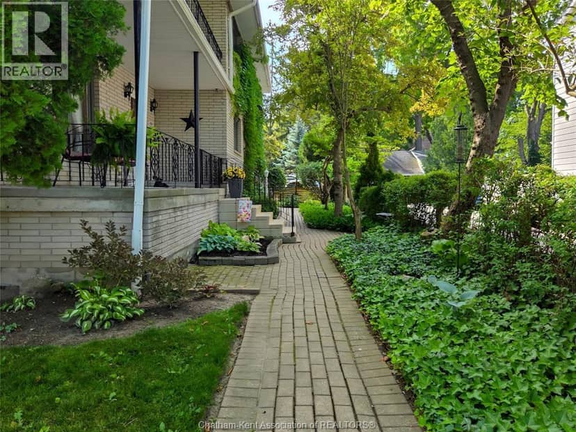 454 King STREET West — photo 6 of 40