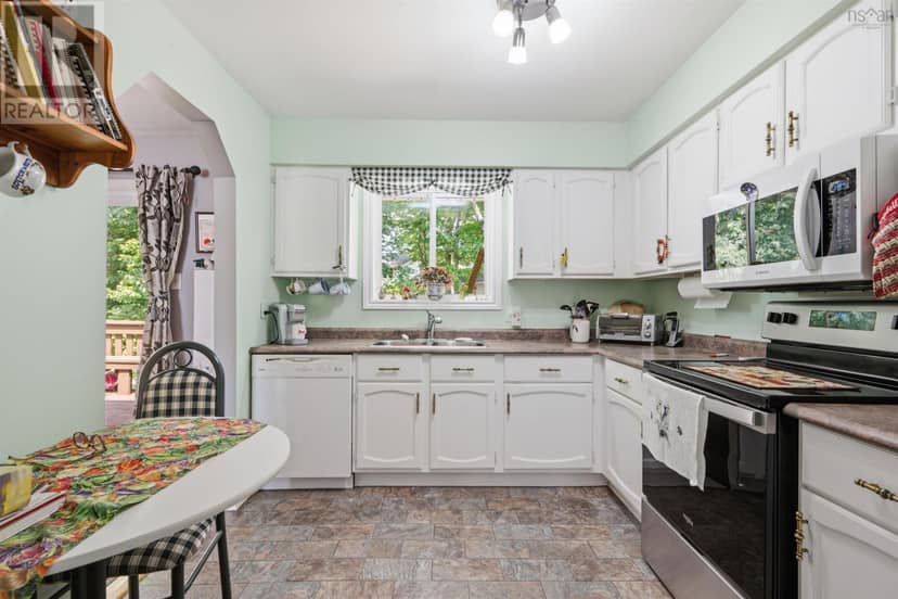 73 Wynn Castle Drive — photo 13 of 40