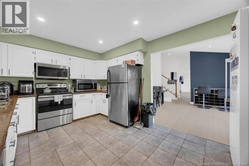4 Hughes Crescent — photo 10 of 36