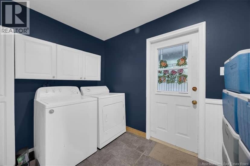 4 Hughes Crescent — photo 11 of 36