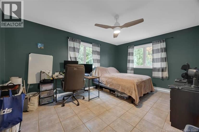 4 Hughes Crescent — photo 17 of 36