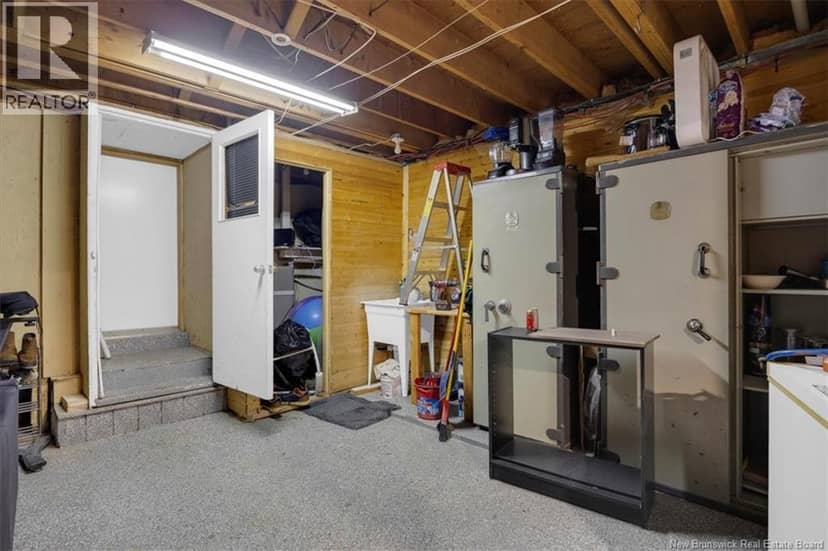 4 Hughes Crescent — photo 20 of 36