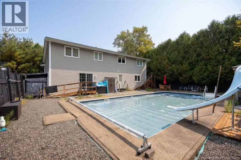 4 Hughes Crescent — photo 28 of 36