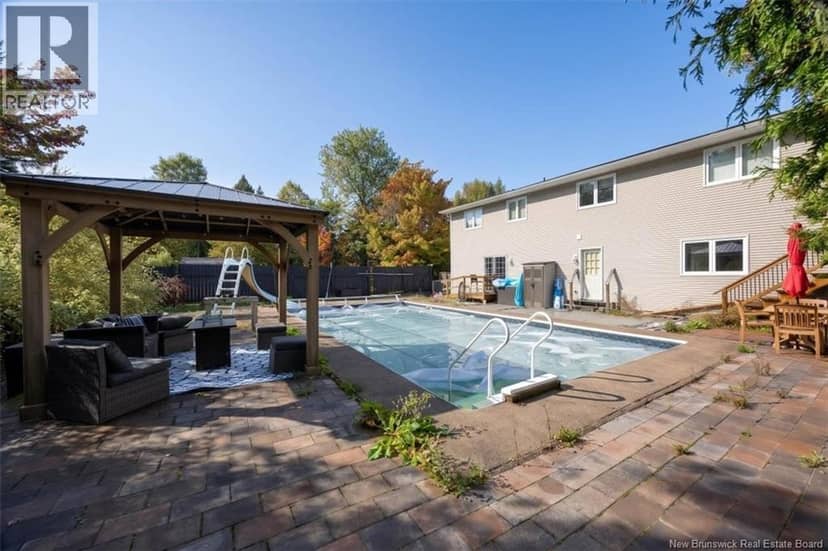 4 Hughes Crescent — photo 30 of 36