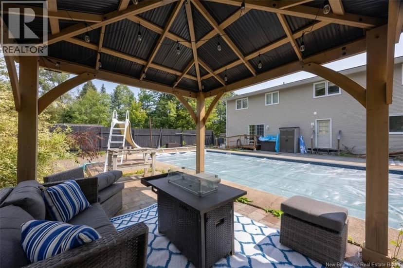 4 Hughes Crescent — photo 31 of 36
