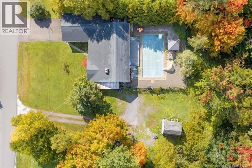 4 Hughes Crescent — photo 32 of 36