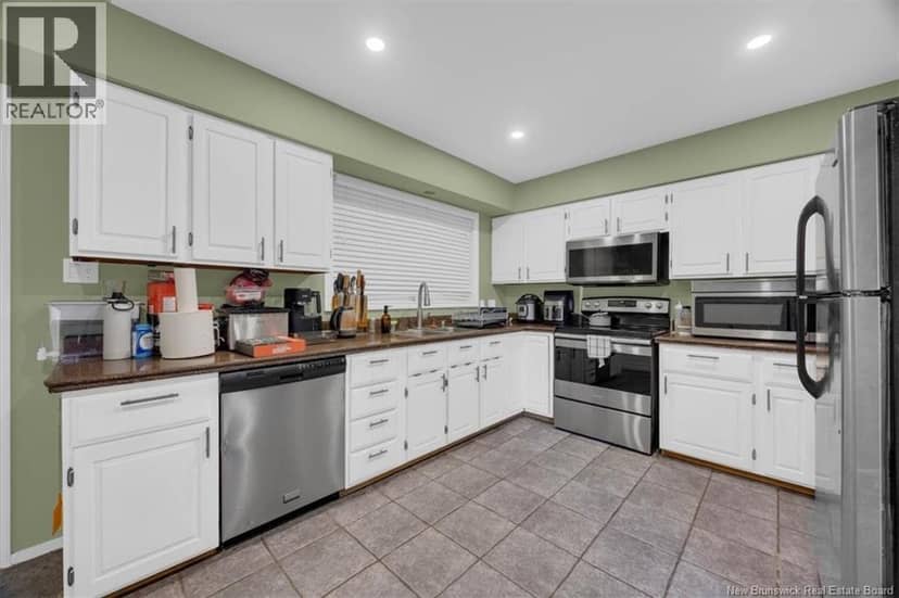 4 Hughes Crescent — photo 9 of 36