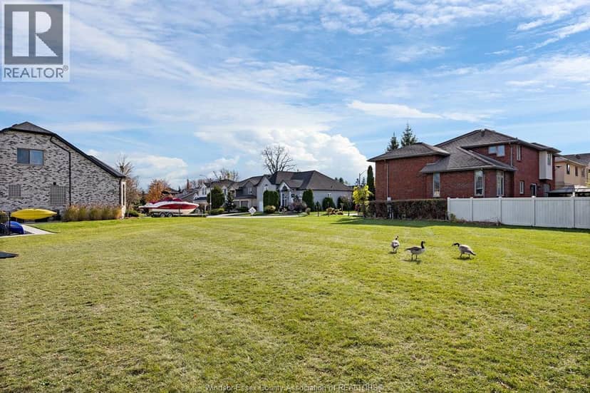 256 Moceri Crescent — photo 23 of 23