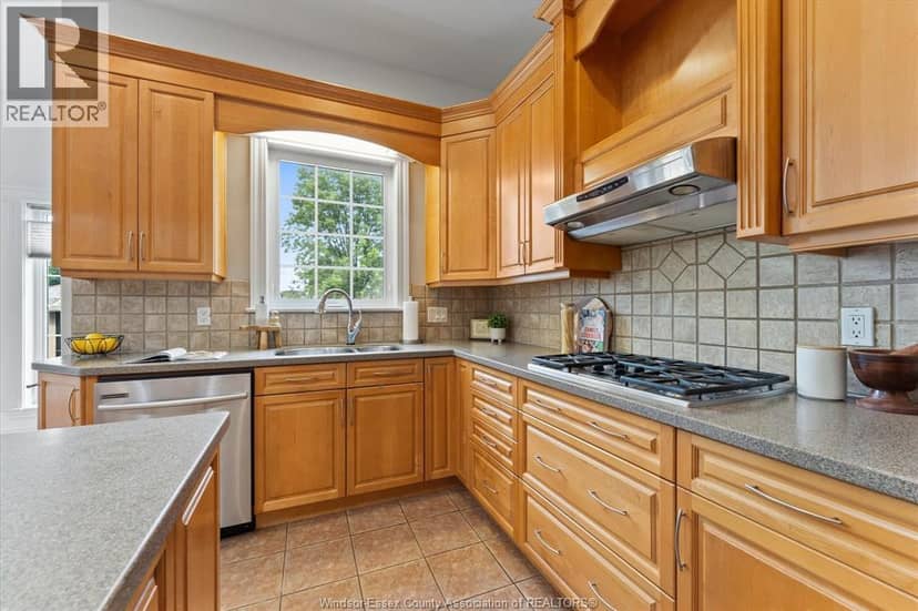 476 Mei Lin CRESCENT — photo 11 of 40