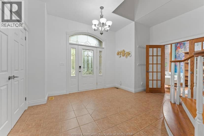476 Mei Lin CRESCENT — photo 3 of 40