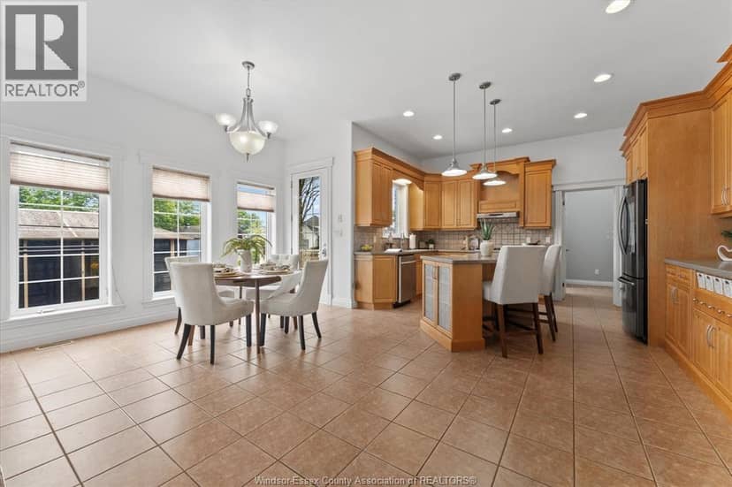476 Mei Lin CRESCENT — photo 5 of 40