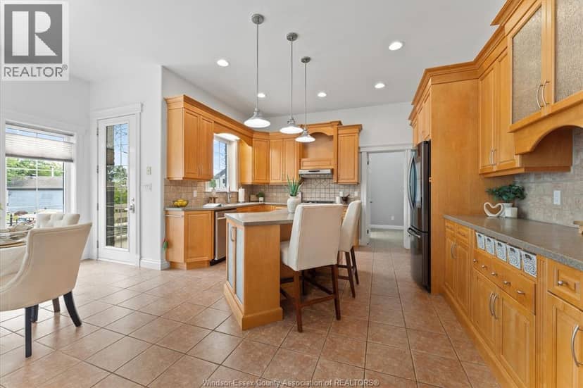 476 Mei Lin CRESCENT — photo 7 of 40
