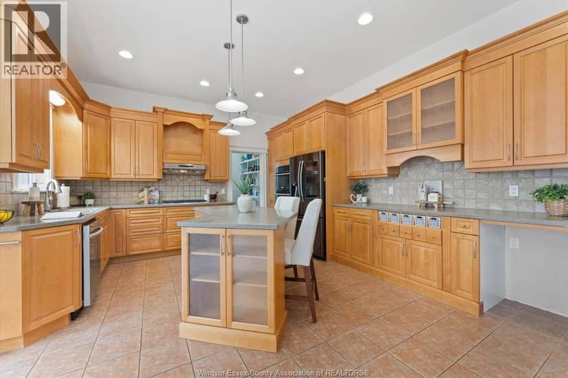 476 Mei Lin CRESCENT — photo 8 of 40