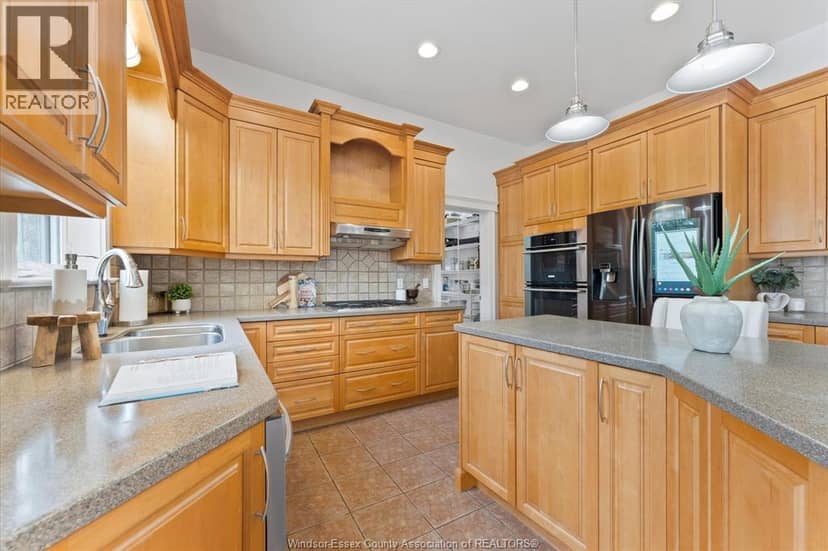 476 Mei Lin CRESCENT — photo 9 of 40