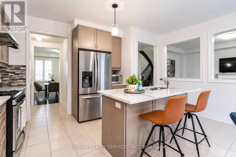 5452 Meadowcrest Avenue — photo 14 of 40