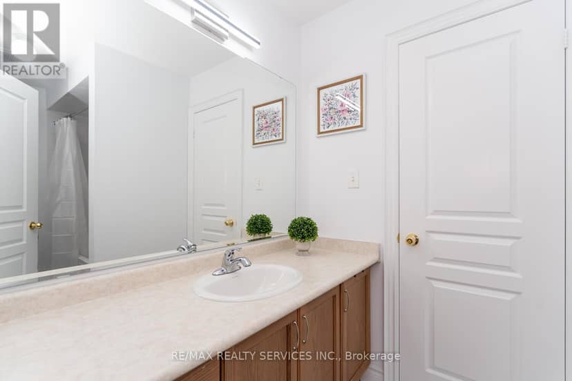 5452 Meadowcrest Avenue — photo 32 of 40