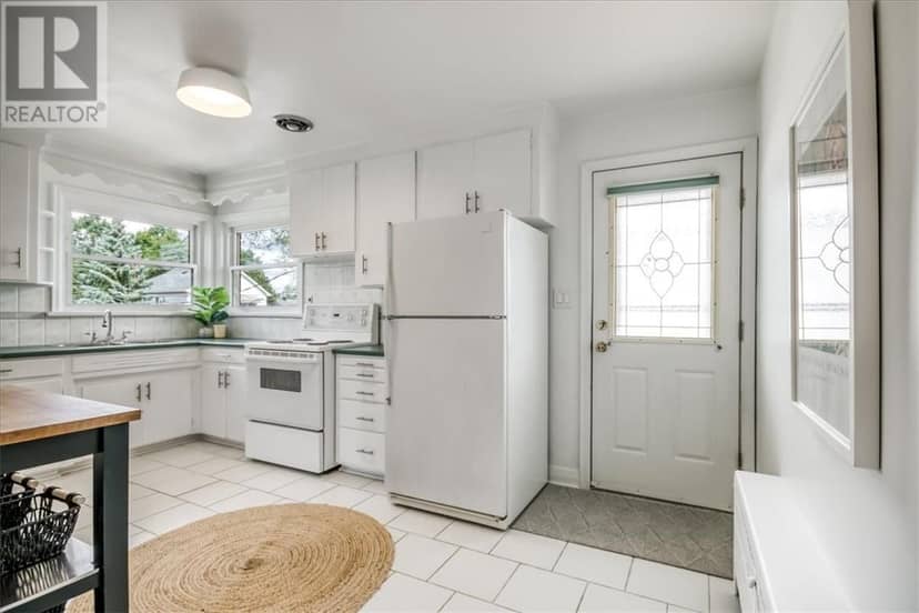95 Hyland Drive — photo 4 of 40