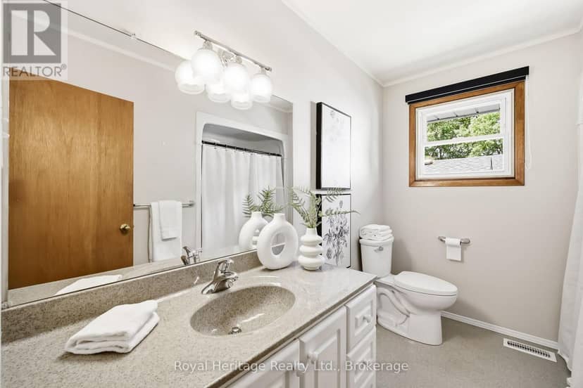 12 Simcoe Street — photo 19 of 28