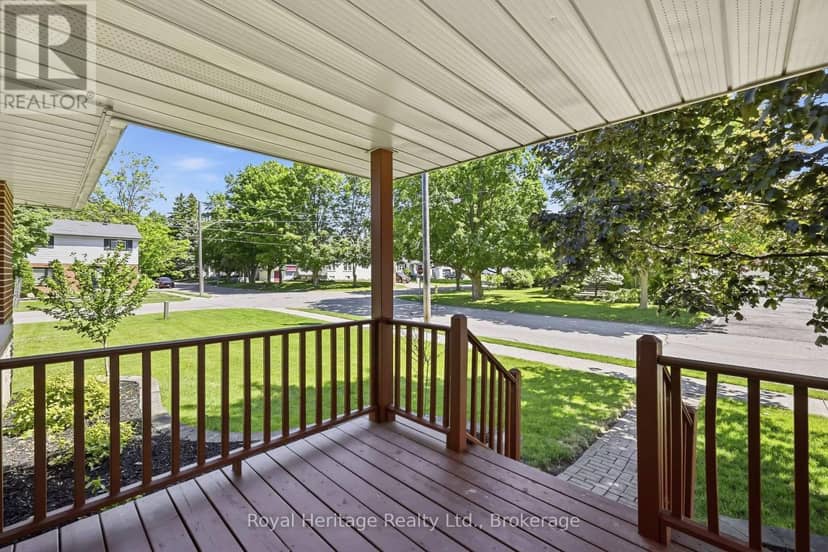 12 Simcoe Street — photo 3 of 28
