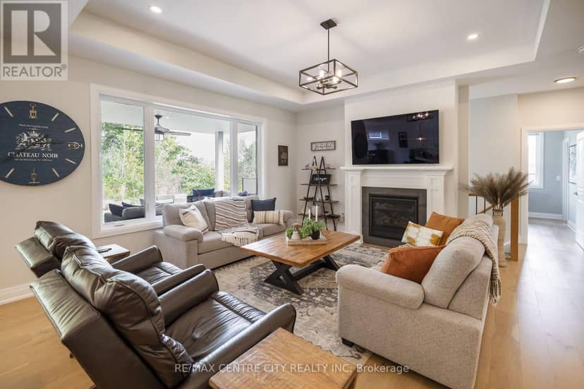 2181 Lockwood Crescent — photo 18 of 40