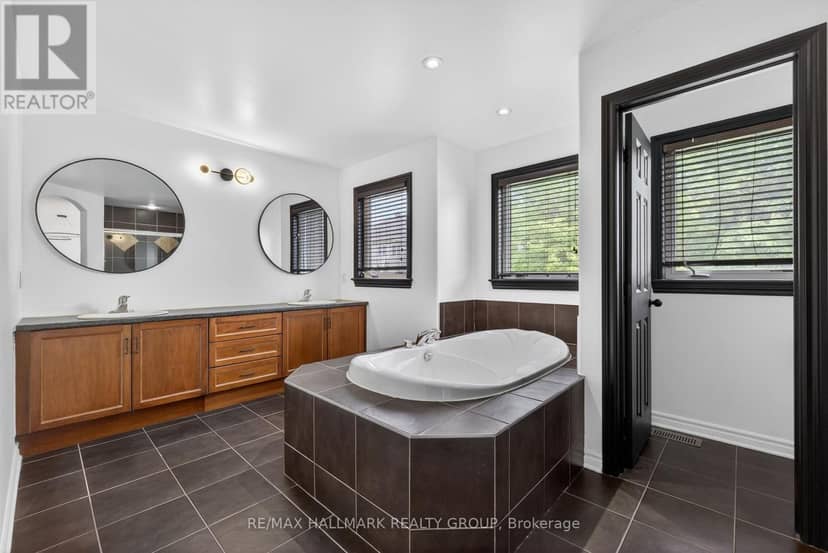 520 Mazari Crescent — photo 32 of 40