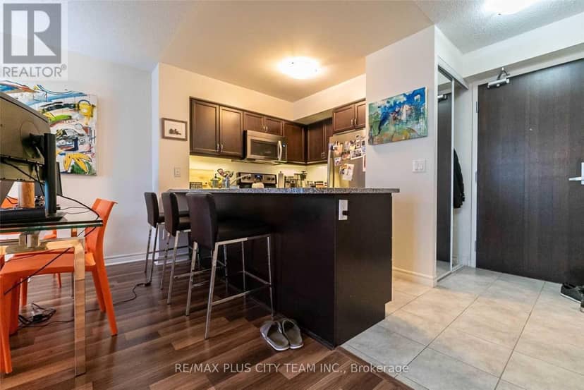 1103 - 19 Grand Trunk Crescent — photo 6 of 24