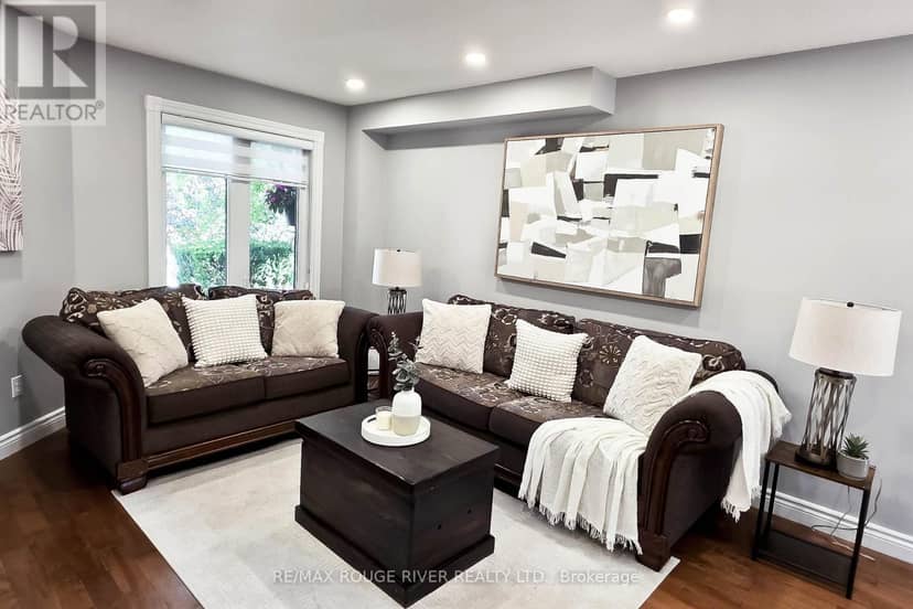 6 Knotty Pine Drive, Whitby, photo 3