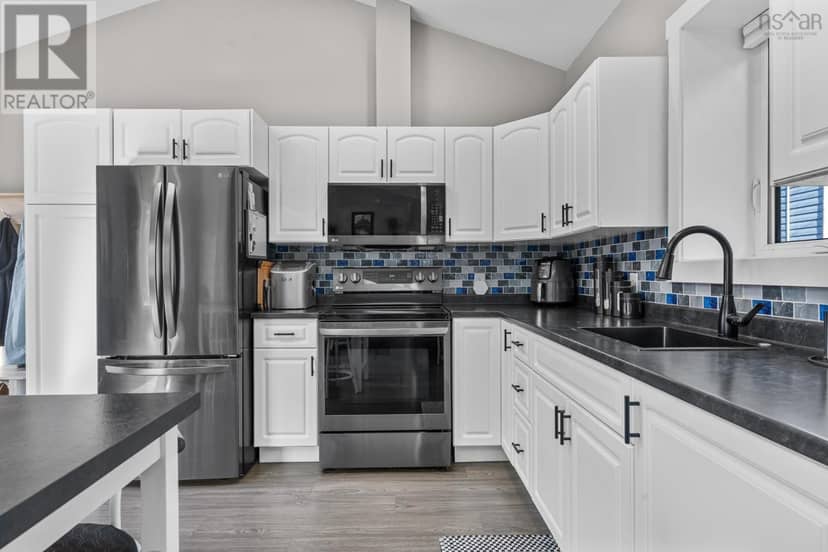 12 Wamphray Crescent — photo 17 of 40