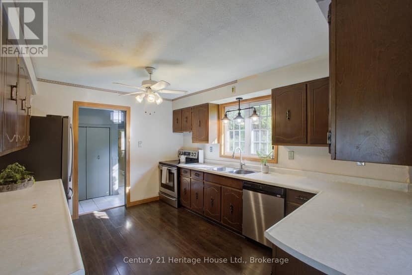 313207 Highway 6 — photo 17 of 40