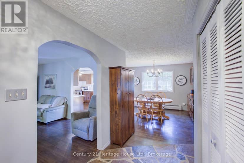 313207 Highway 6 — photo 9 of 40