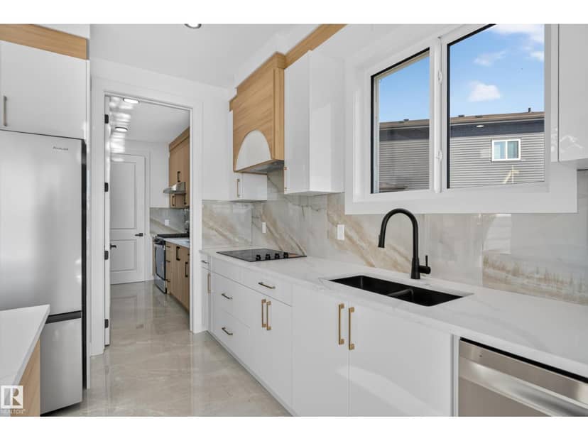 6320 24 ST NE NE — photo 19 of 40