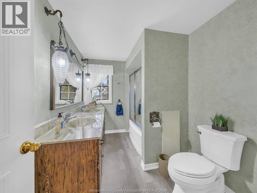 388 SEACLIFF DRIVE West — photo 31 of 40