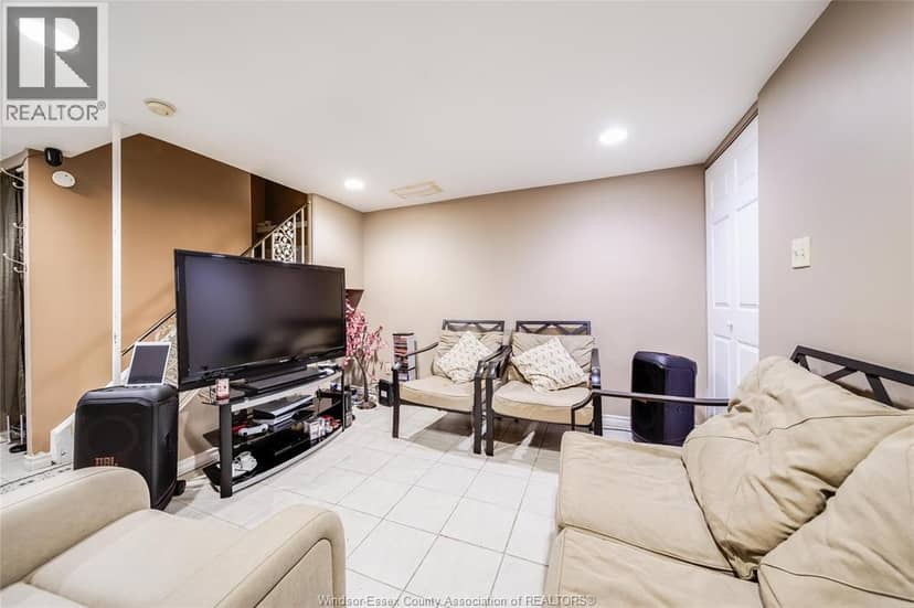 2075 Ottawa Street — photo 19 of 28
