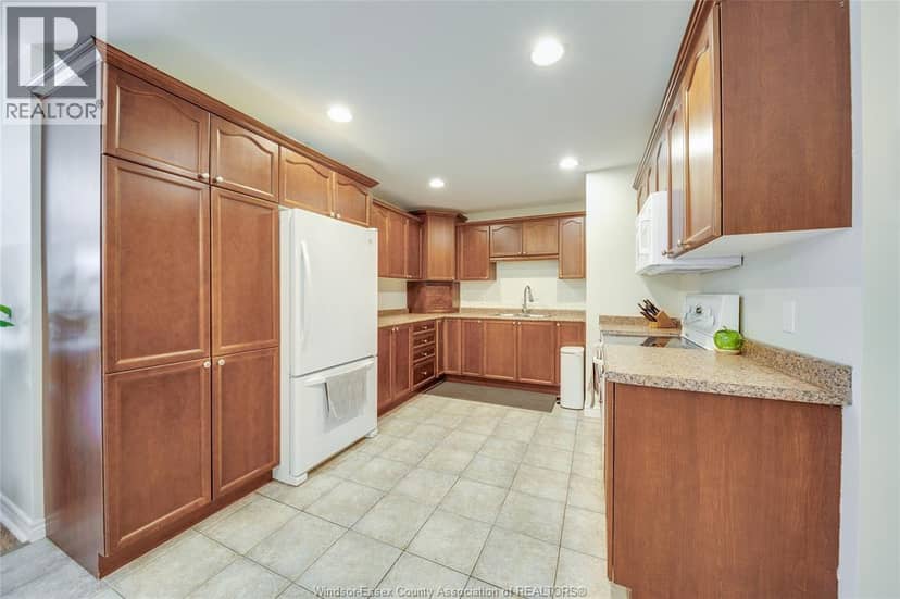 1971 Luxury Avenue — photo 14 of 40