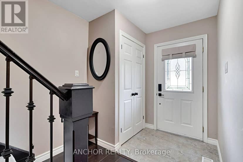 684 Griffith Street, London South, photo 3