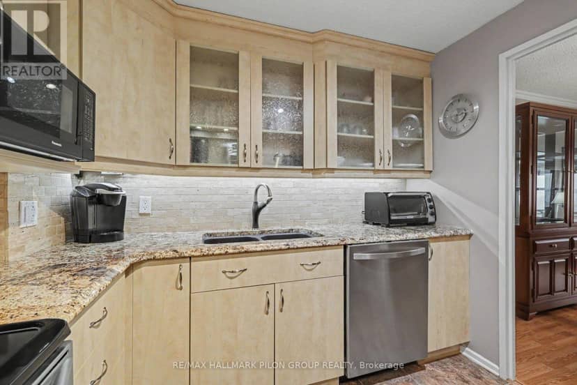 1305 - 415 Greenview Avenue — photo 11 of 21
