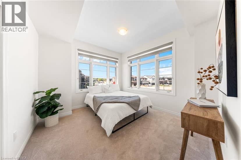 1 BEE Crescent — photo 32 of 40
