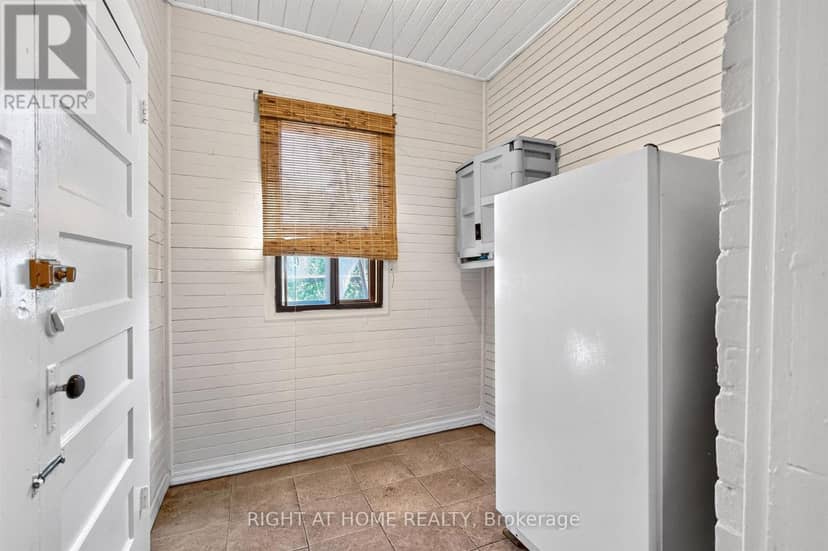 431 Lansdowne Avenue — photo 13 of 26